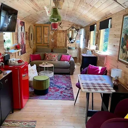 Roulotte Insolite U Tragulinu Holiday home *