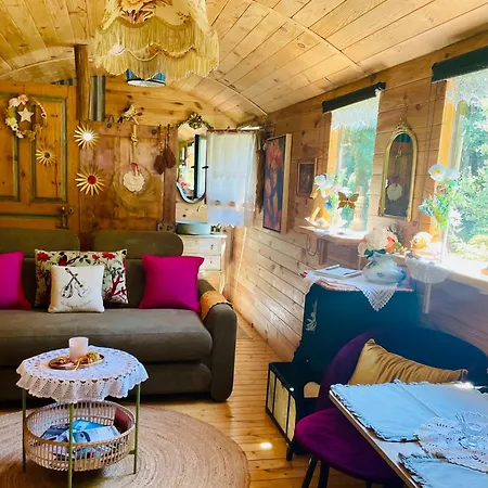 度假居 Roulotte Insolite U Tragulinu *