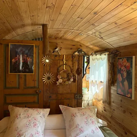 Roulotte Insolite U Tragulinu Holiday home *