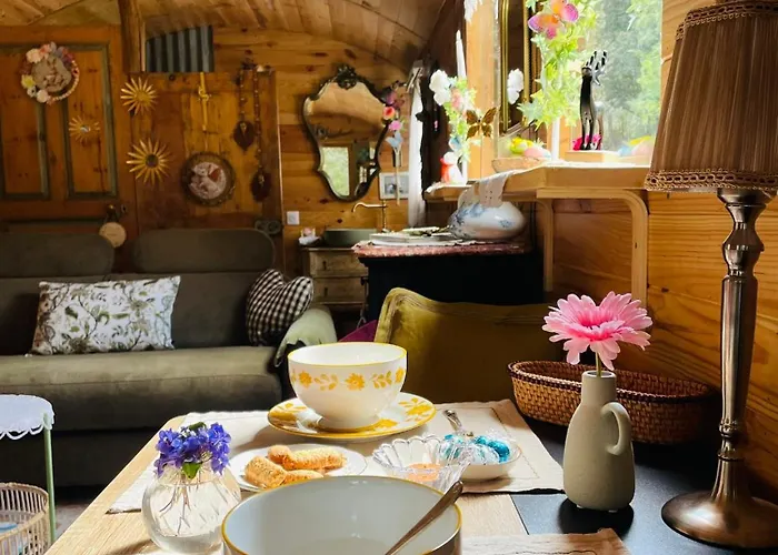 Roulotte Insolite U Tragulinu Holiday home *